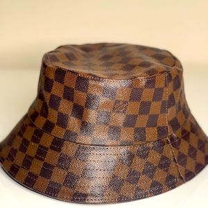 Checkered bucket hat